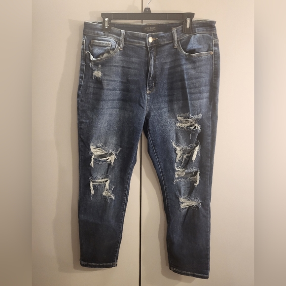 Judy Blue Denim - Judy Blue Boyfriend Fit 15/32 Distressed Jeans